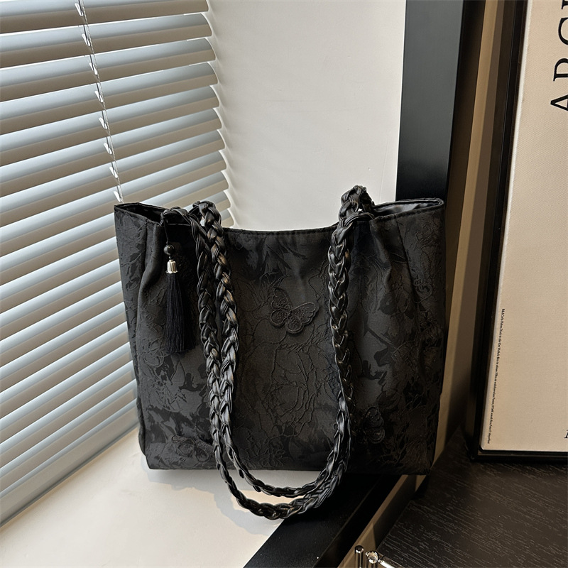 Casual Minimalist Large Capacity Women's Tote Bag 2025 New Trendy Shoulder Bag - Image 4