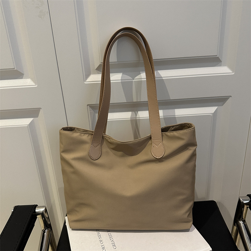2025 New Versatile Large Capacity Tote Bag Lightweight Commuter Women's Handbag