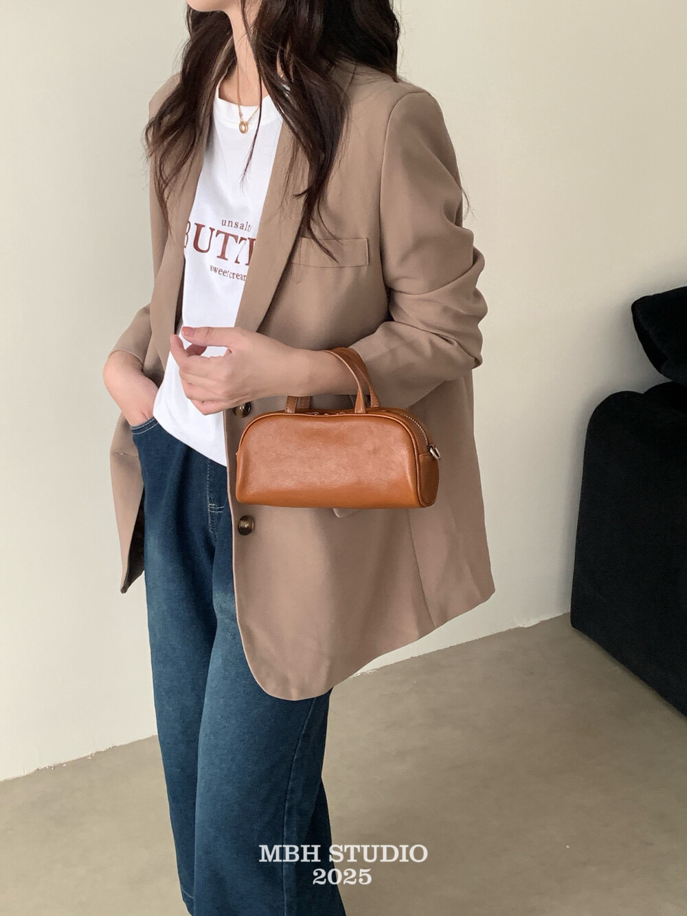 MBH Minimalist Mini Bowling Bag in Vegetable-Tanned Leather with Strap - Image 2